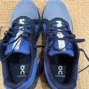 On Cloud Running - Men's Sneakers - size 9